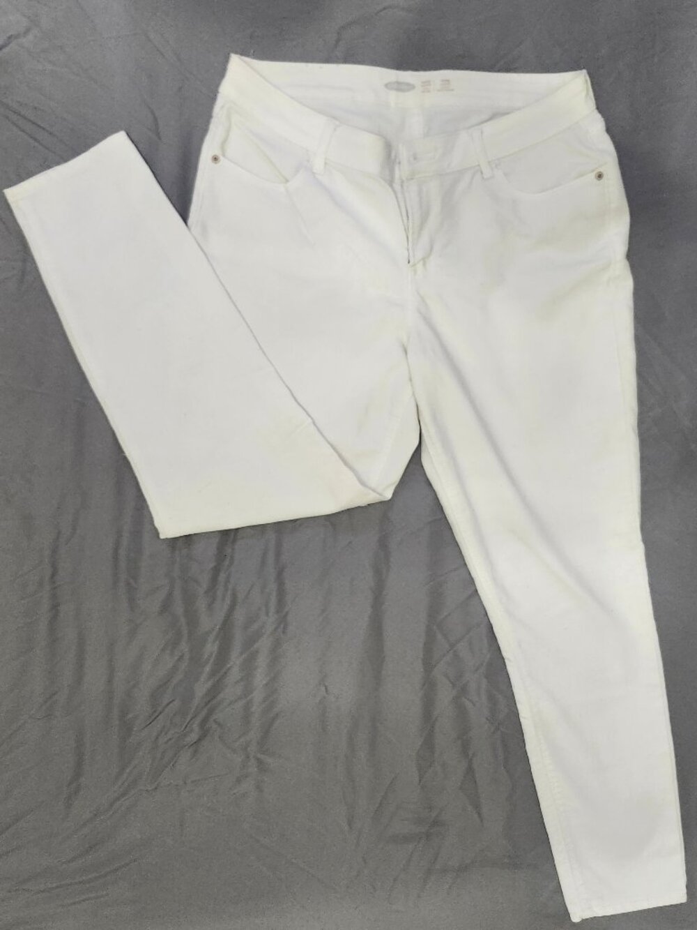 Old Navy White Mid-Rise Skinny Jeans size 12